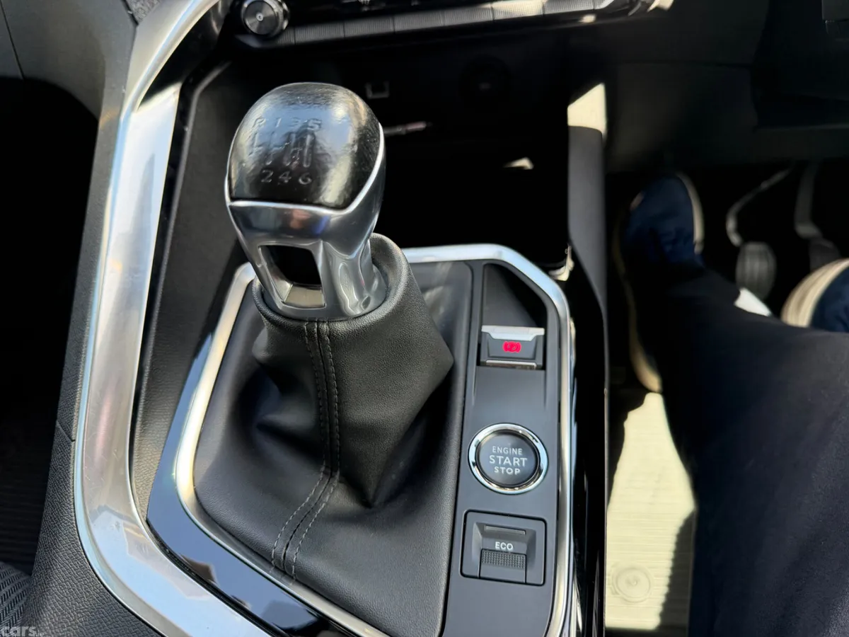 Peugeot 5008 MPV, Diesel, 2021, Grey
