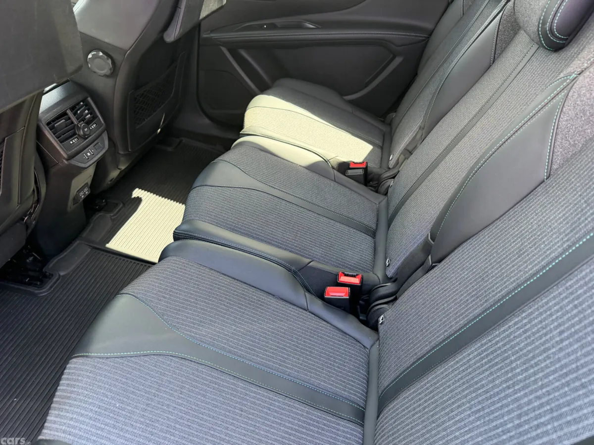 Peugeot 5008 MPV, Diesel, 2021, Grey