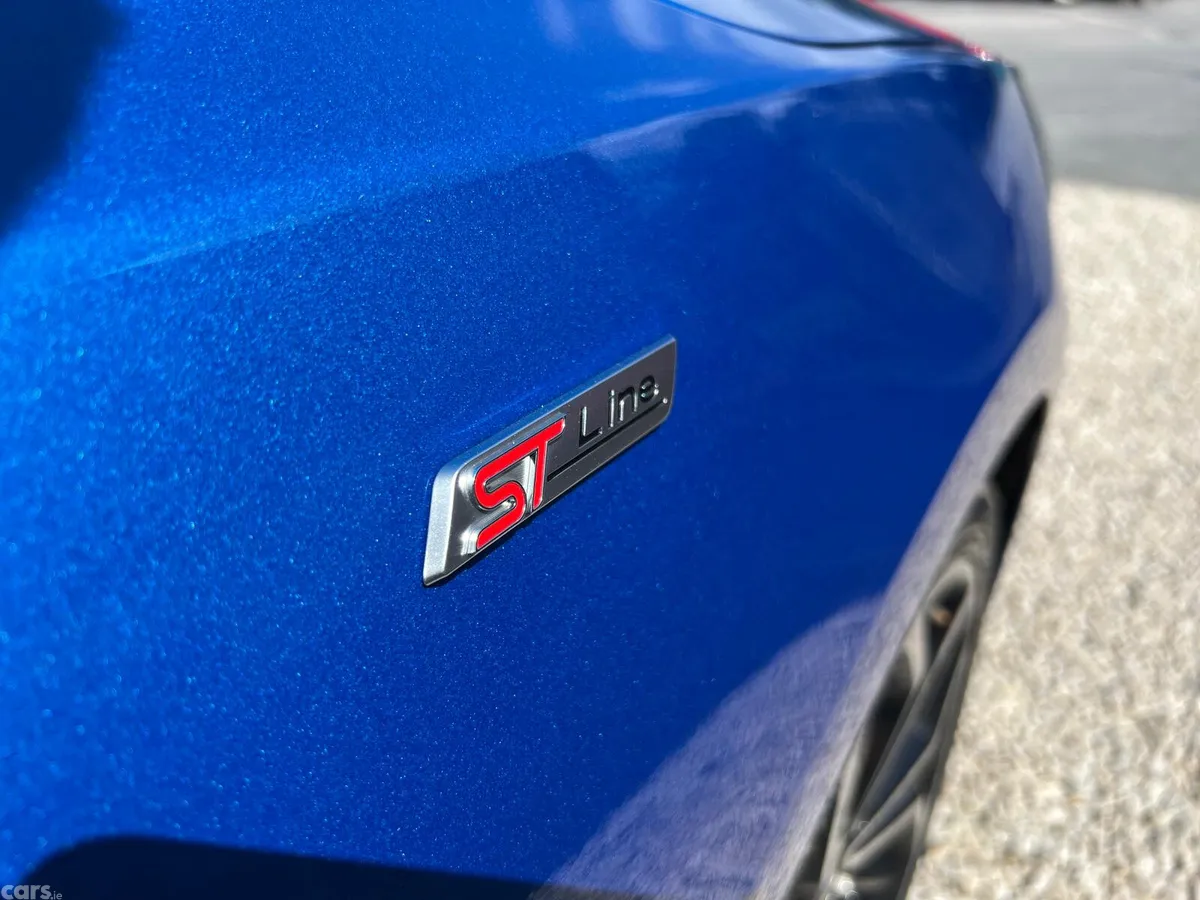 Ford Focus Hatchback, Petrol Hybrid, 2021, Blue