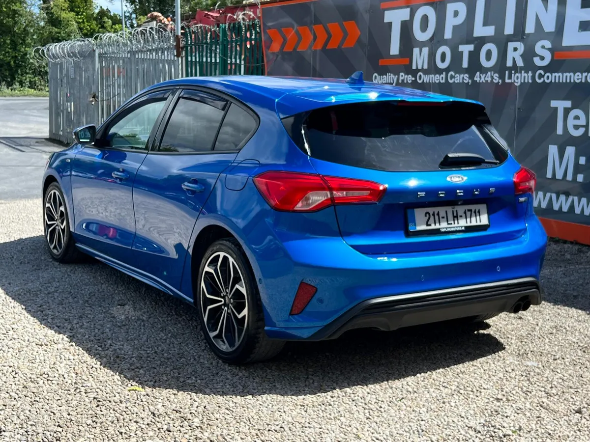Ford Focus Hatchback, Petrol Hybrid, 2021, Blue