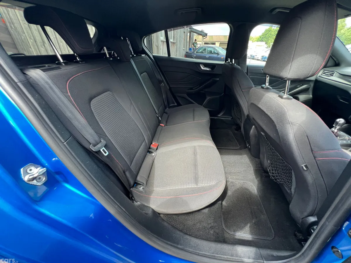Ford Focus Hatchback, Petrol Hybrid, 2021, Blue