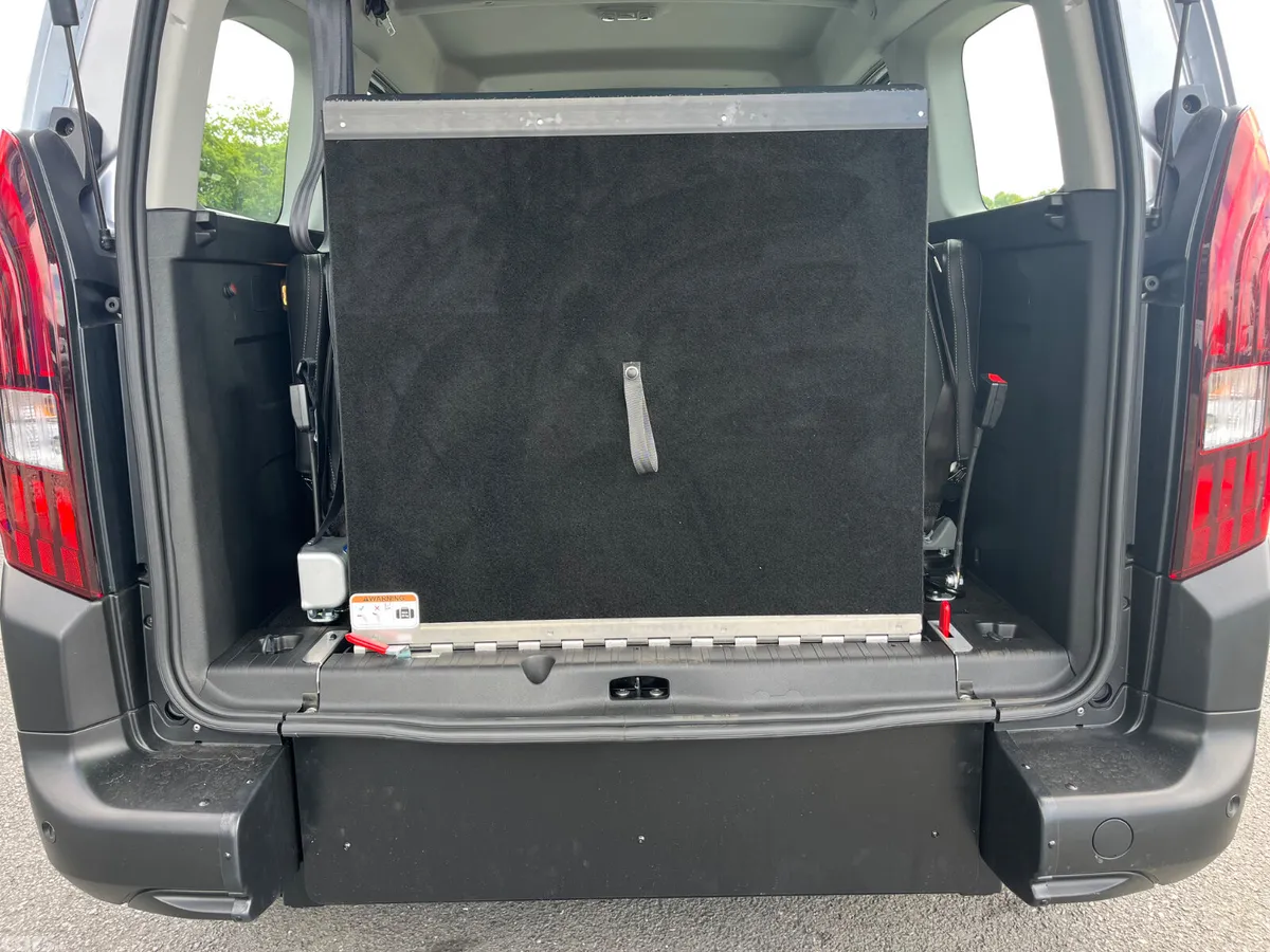 Peugeot Rifter MPV, Diesel, 2026, Silver