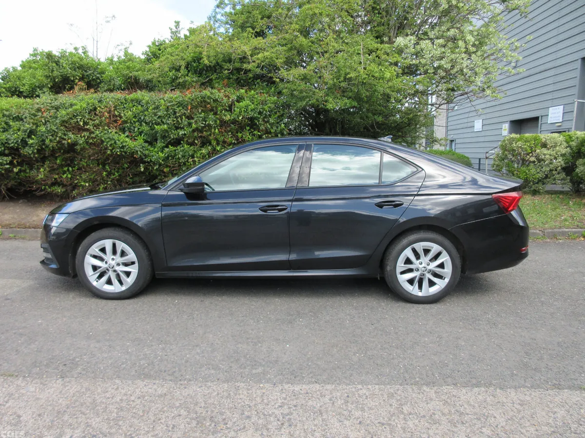 Skoda Octavia Saloon, Diesel, 2022, Black