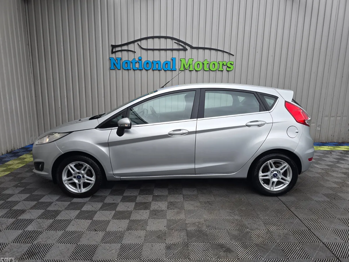 Ford Fiesta Hatchback, Petrol, 2014, Silver