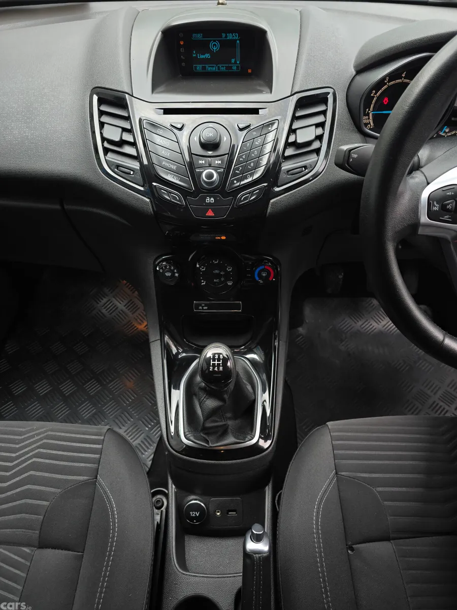 Ford Fiesta Hatchback, Petrol, 2014, Silver