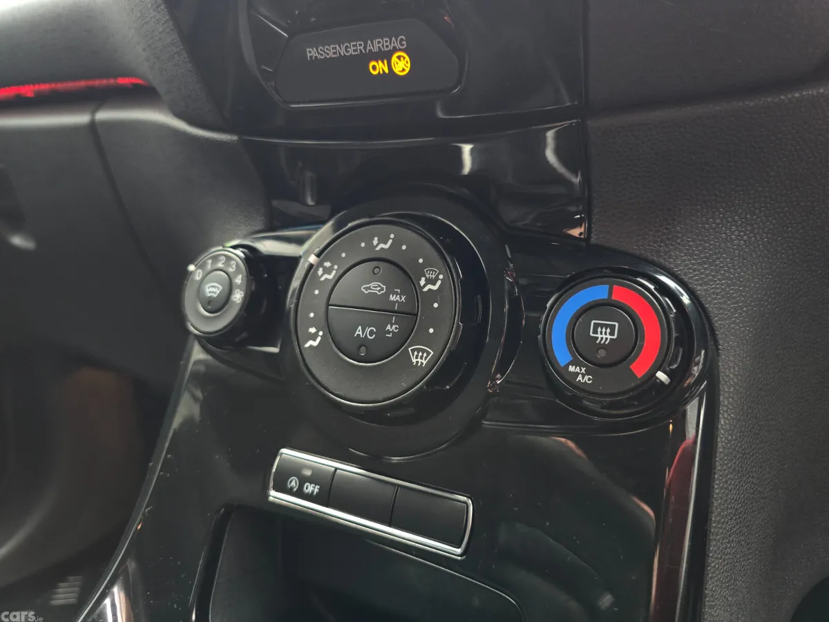 Ford Fiesta Hatchback, Petrol, 2014, Silver