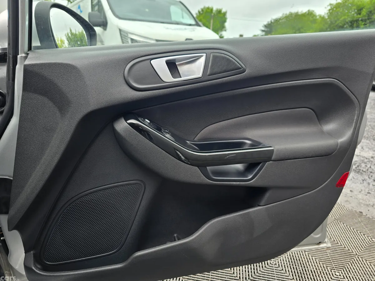 Ford Fiesta Hatchback, Petrol, 2014, Silver