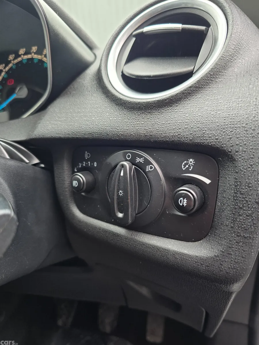 Ford Fiesta Hatchback, Petrol, 2014, Silver