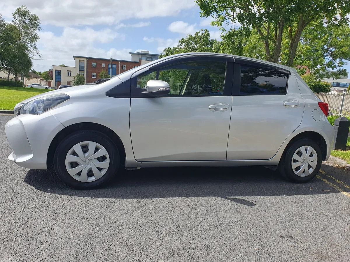 Toyota Yaris Hatchback, Petrol, 2015, Silver