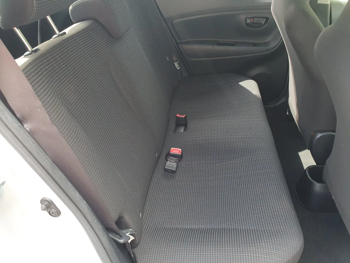 Toyota Yaris Hatchback, Petrol, 2015, Silver