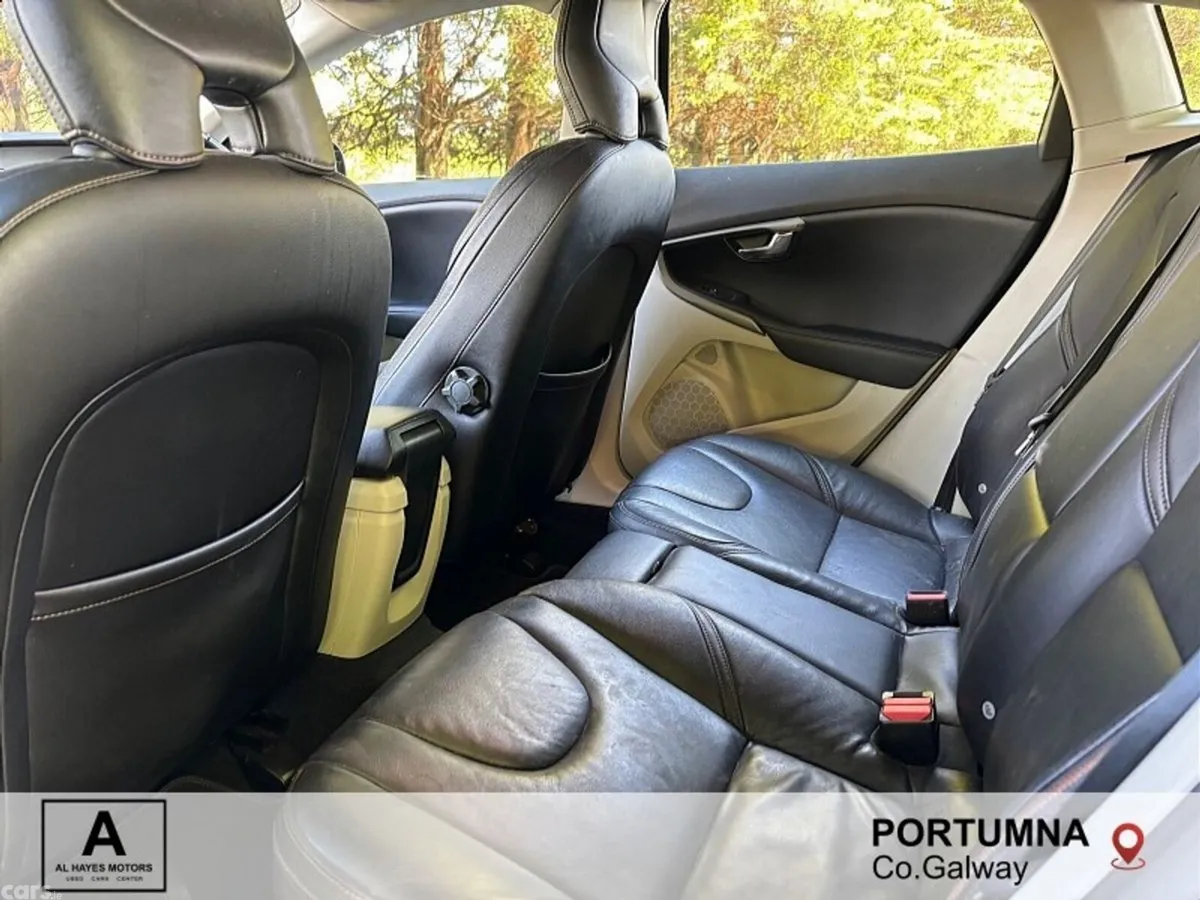 Volvo V40 Hatchback, Diesel, 2016, Black