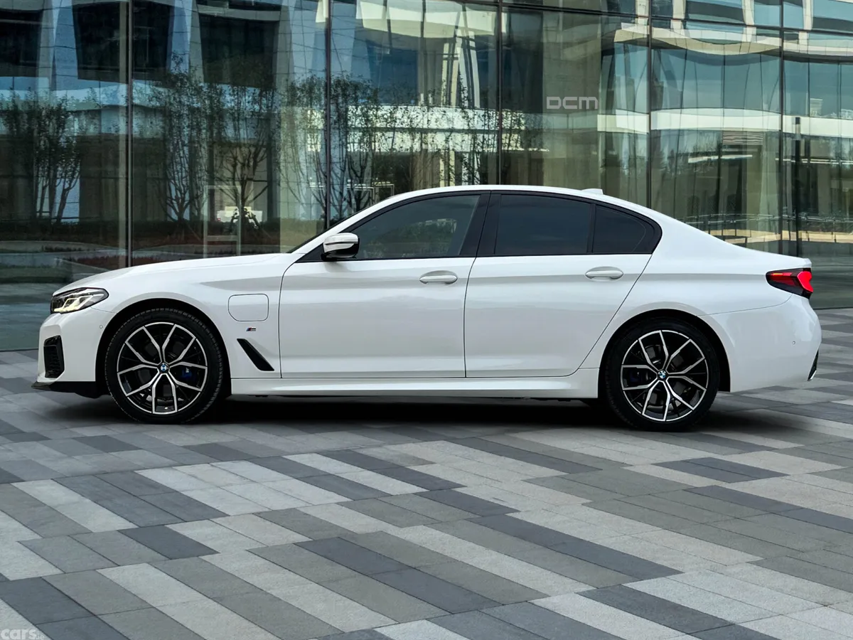 BMW 5-Series Saloon, Petrol Plug-in Hybrid, 2020, White
