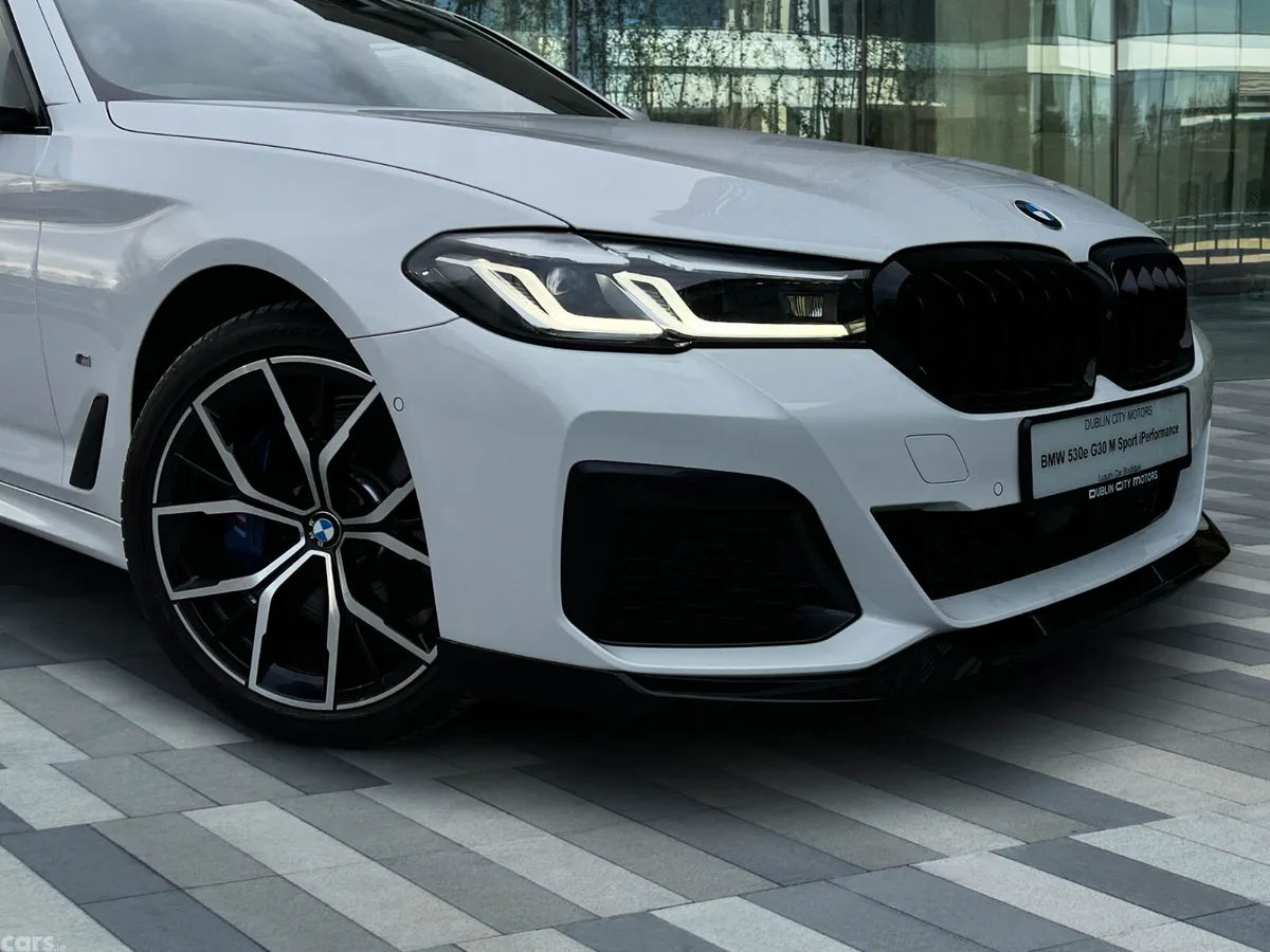 BMW 5-Series Saloon, Petrol Plug-in Hybrid, 2020, White