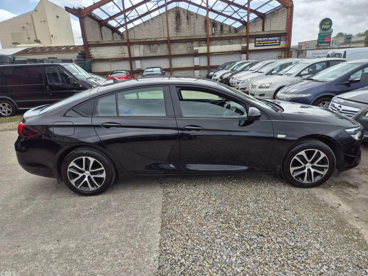 Opel Insignia Hatchback, Diesel, 2022, Black