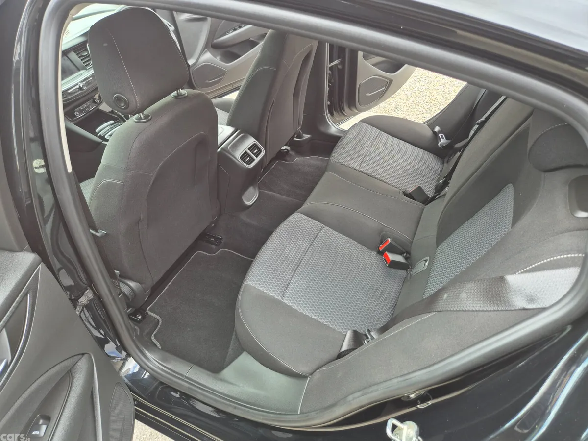 Opel Insignia Hatchback, Diesel, 2022, Black