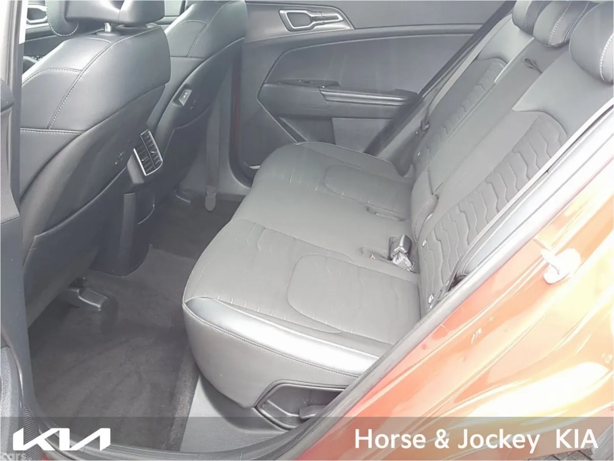 Kia Sportage SUV, Diesel Hybrid, 2023, Red
