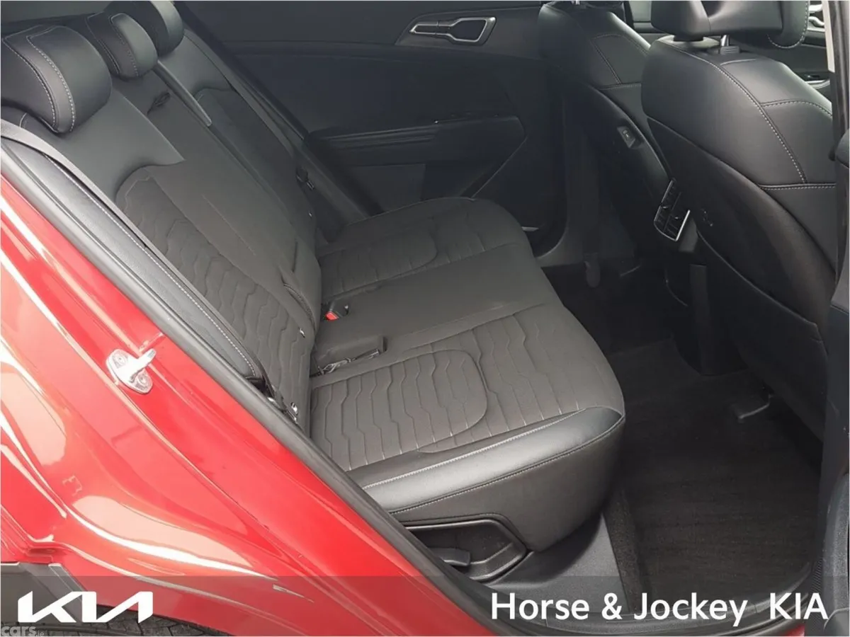 Kia Sportage SUV, Diesel Hybrid, 2023, Red