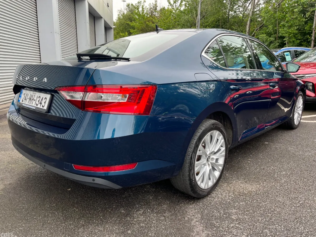 Skoda Superb Hatchback, Diesel, 2024, Blue
