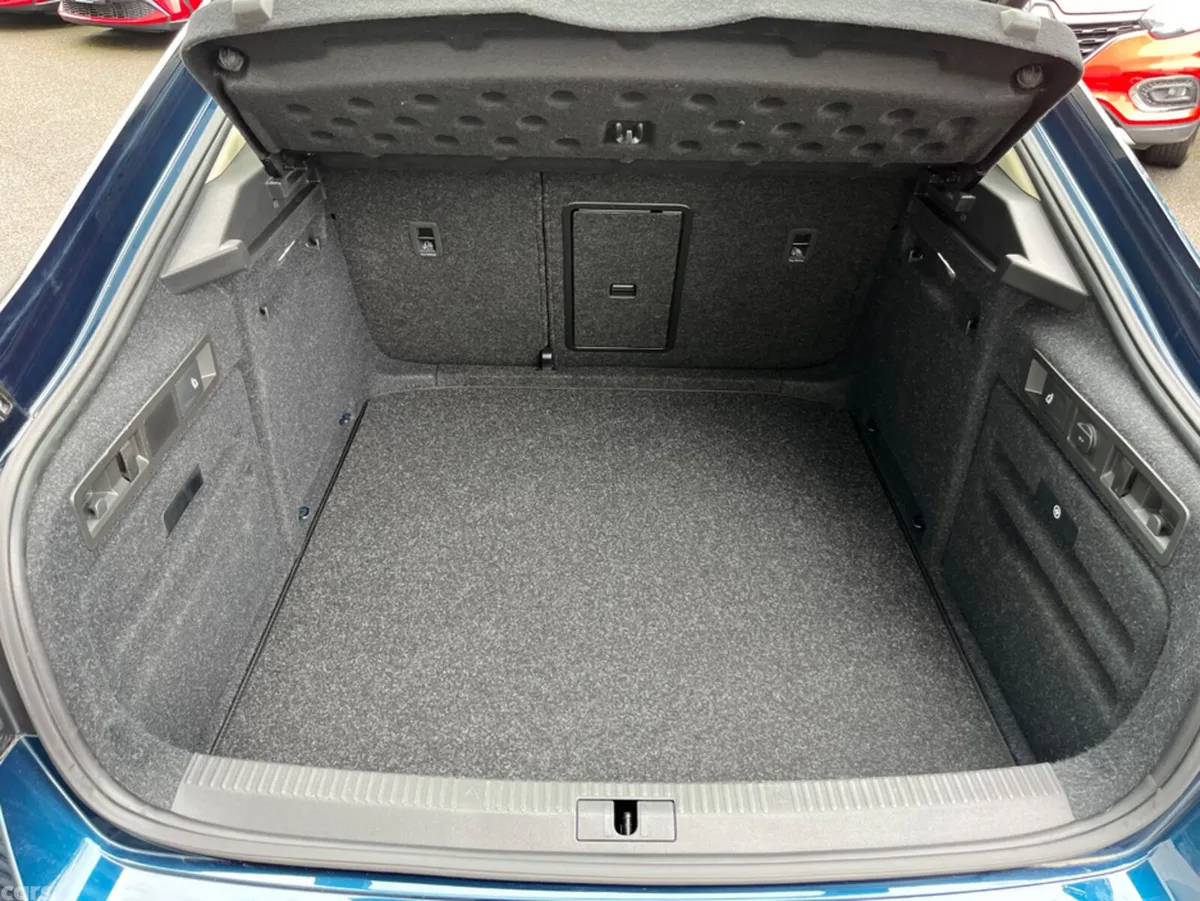 Skoda Superb Hatchback, Diesel, 2024, Blue