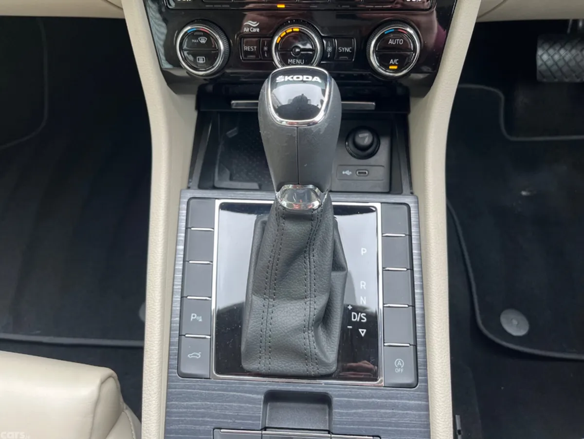 Skoda Superb Hatchback, Diesel, 2024, Blue