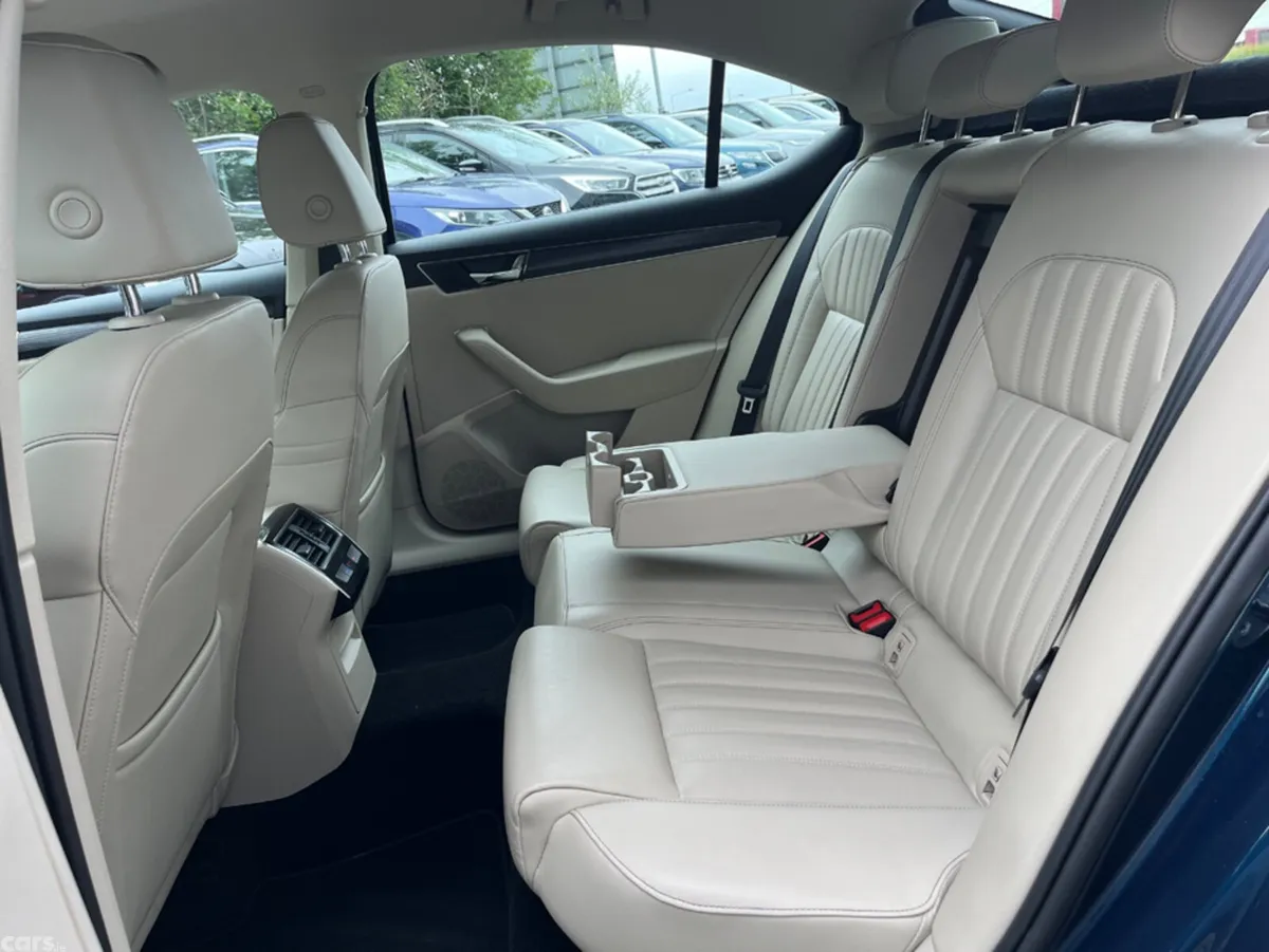 Skoda Superb Hatchback, Diesel, 2024, Blue