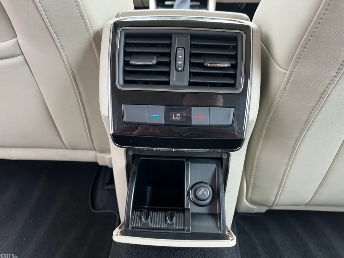 Skoda Superb Hatchback, Diesel, 2024, Blue