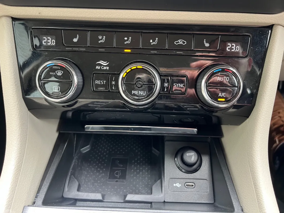 Skoda Superb Hatchback, Diesel, 2024, Blue