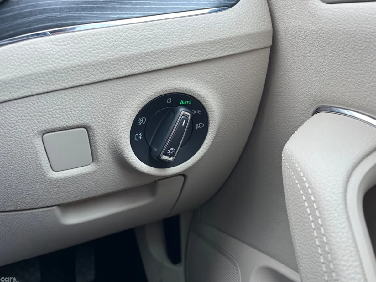 Skoda Superb Hatchback, Diesel, 2024, Blue