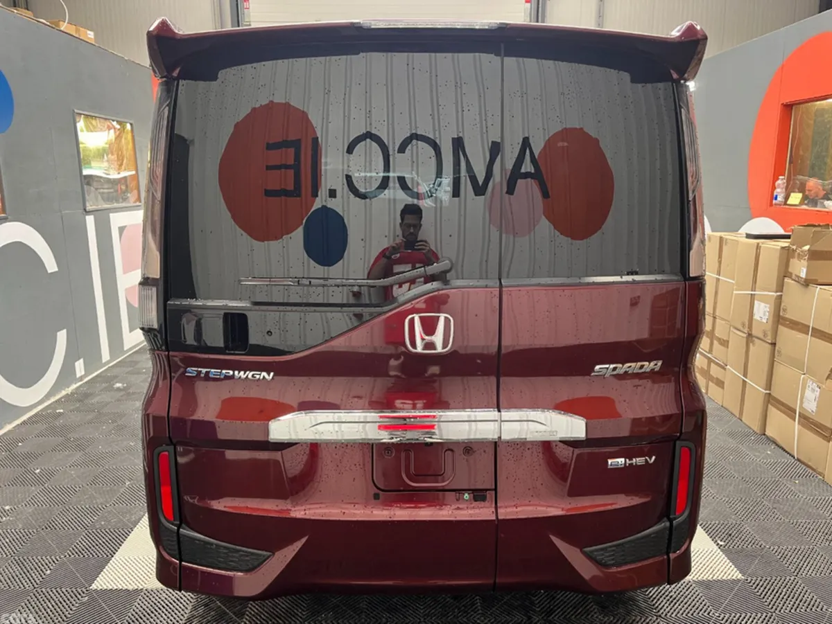 Honda Stepwagon MPV, Petrol Hybrid, 2020, Red