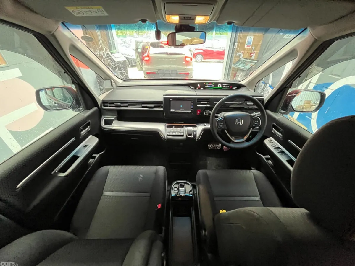 Honda Stepwagon MPV, Petrol Hybrid, 2020, Red