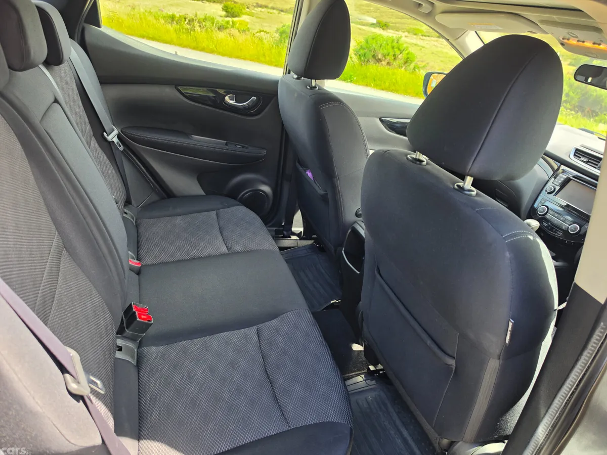 Nissan Qashqai SUV, Diesel, 2017, Grey