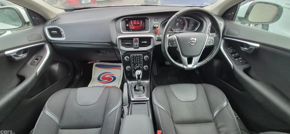 Volvo V40 Hatchback, Petrol, 2018, White
