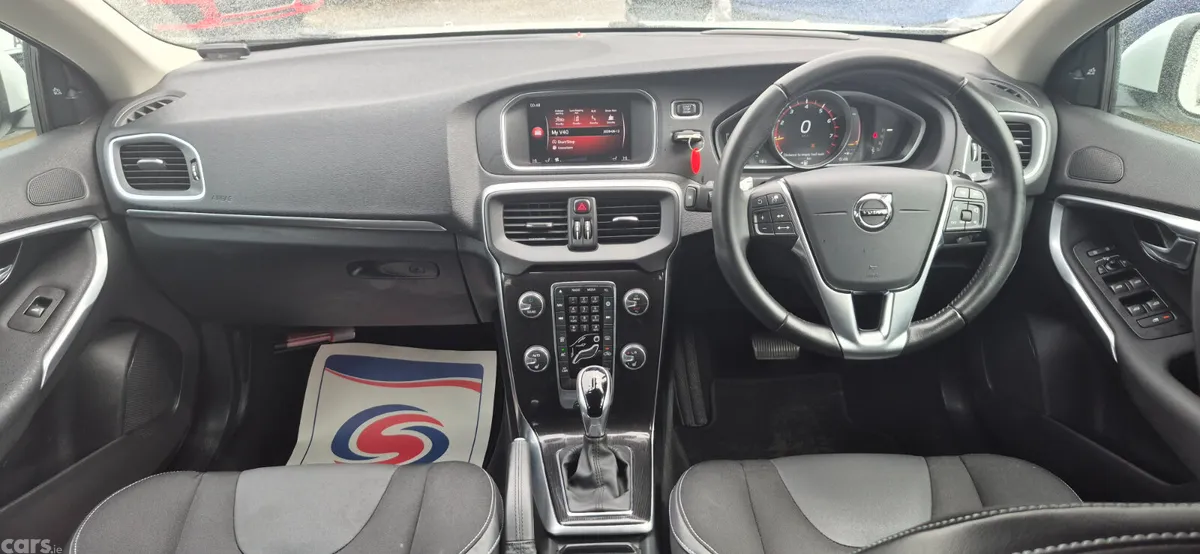 Volvo V40 Hatchback, Petrol, 2018, White