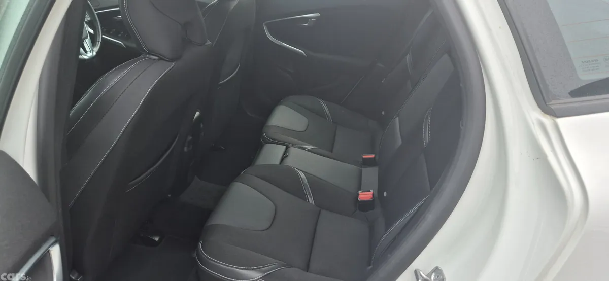 Volvo V40 Hatchback, Petrol, 2018, White