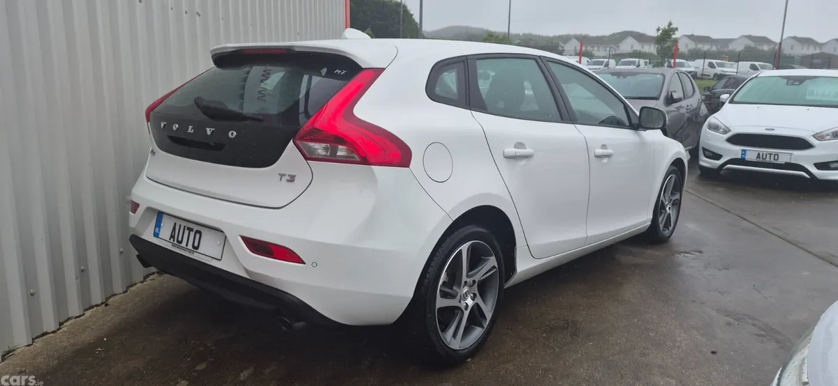 Volvo V40 Hatchback, Petrol, 2018, White