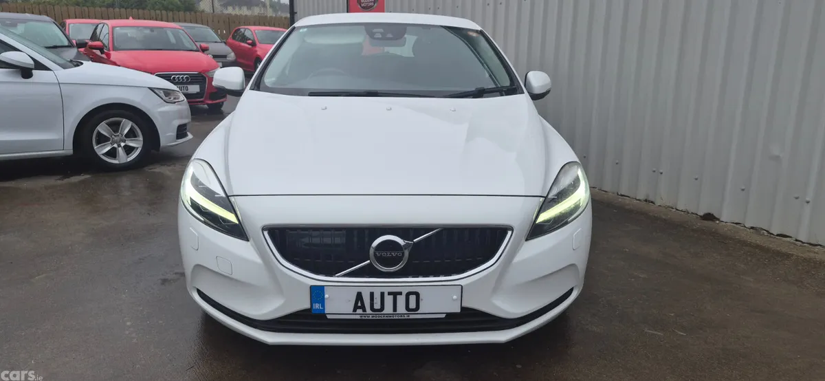 Volvo V40 Hatchback, Petrol, 2018, White