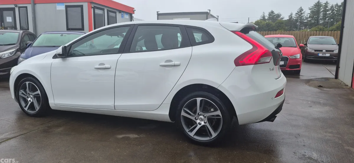 Volvo V40 Hatchback, Petrol, 2018, White