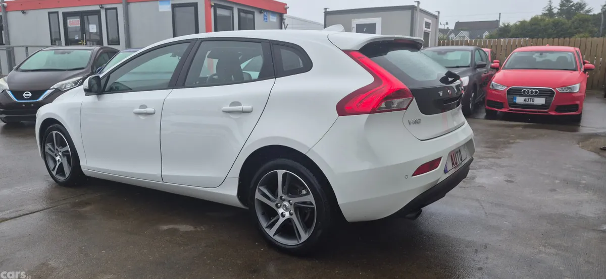 Volvo V40 Hatchback, Petrol, 2018, White