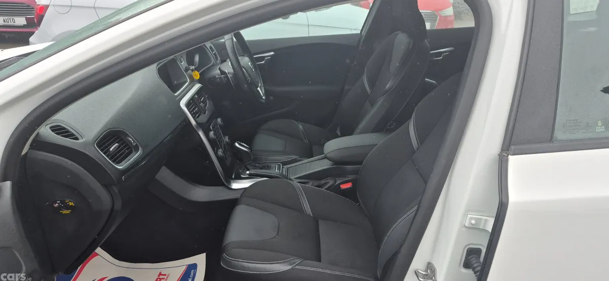 Volvo V40 Hatchback, Petrol, 2018, White
