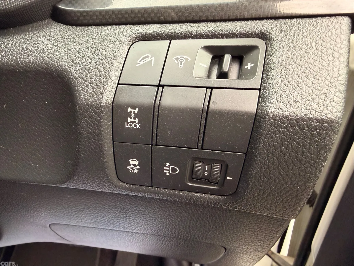 Hyundai Santa Fe SUV, Diesel, 2015, White