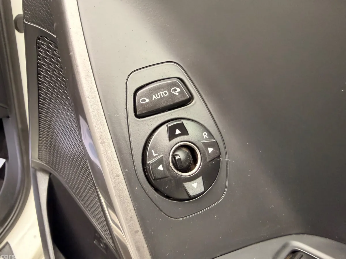 Hyundai Santa Fe SUV, Diesel, 2015, White