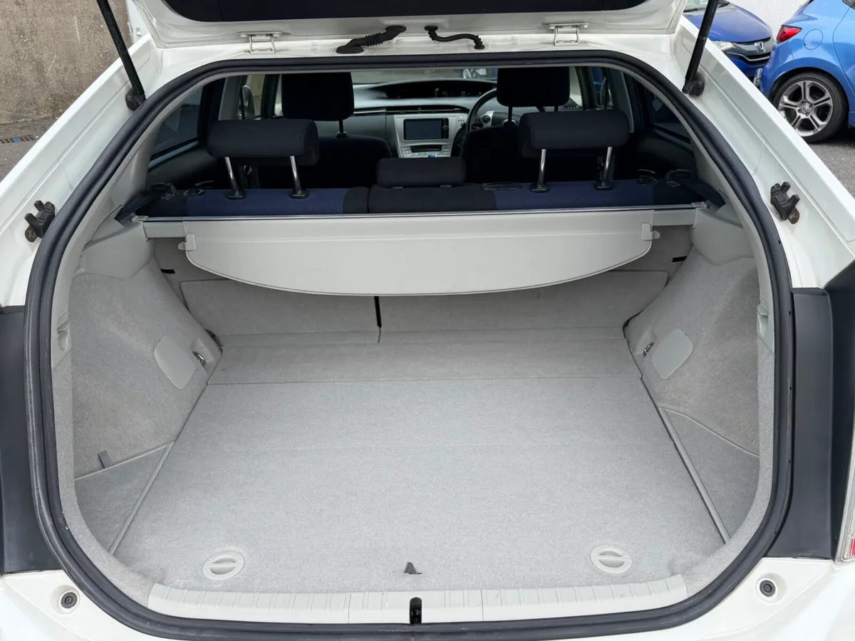 Toyota Prius Hatchback, Petrol, 2013, White