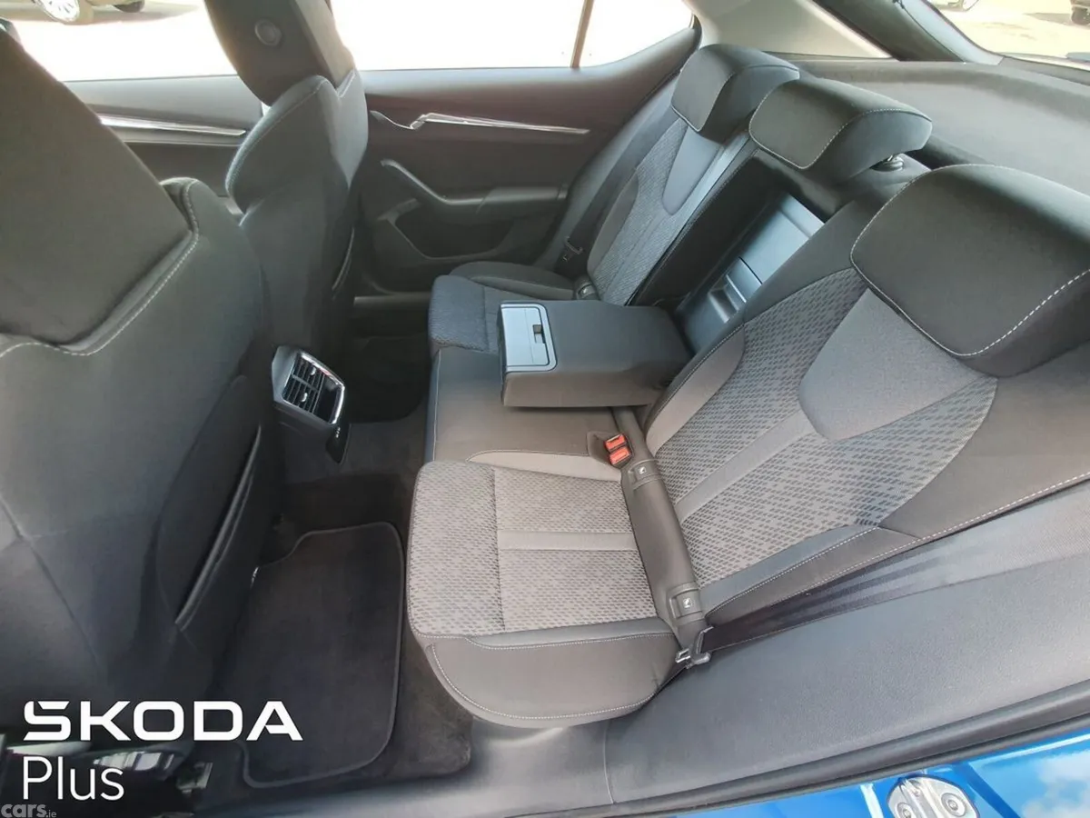 Skoda Octavia Saloon, Diesel, 2024, Blue