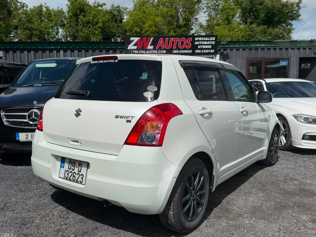 Suzuki Swift Hatchback, Petrol, 2009, White