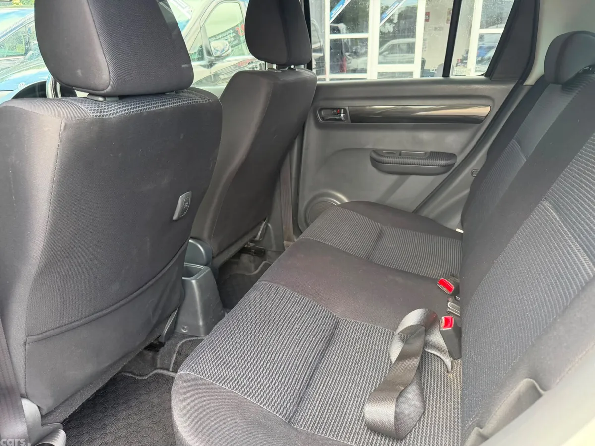 Suzuki Swift Hatchback, Petrol, 2009, White