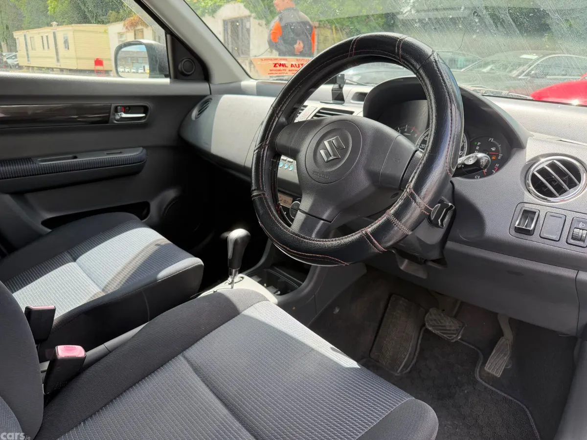 Suzuki Swift Hatchback, Petrol, 2009, White