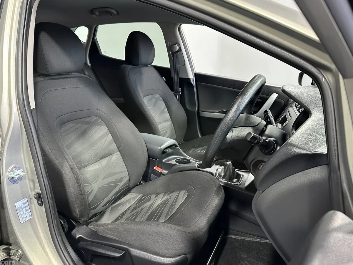 Kia Ceed Hatchback, Diesel, 2016, Silver