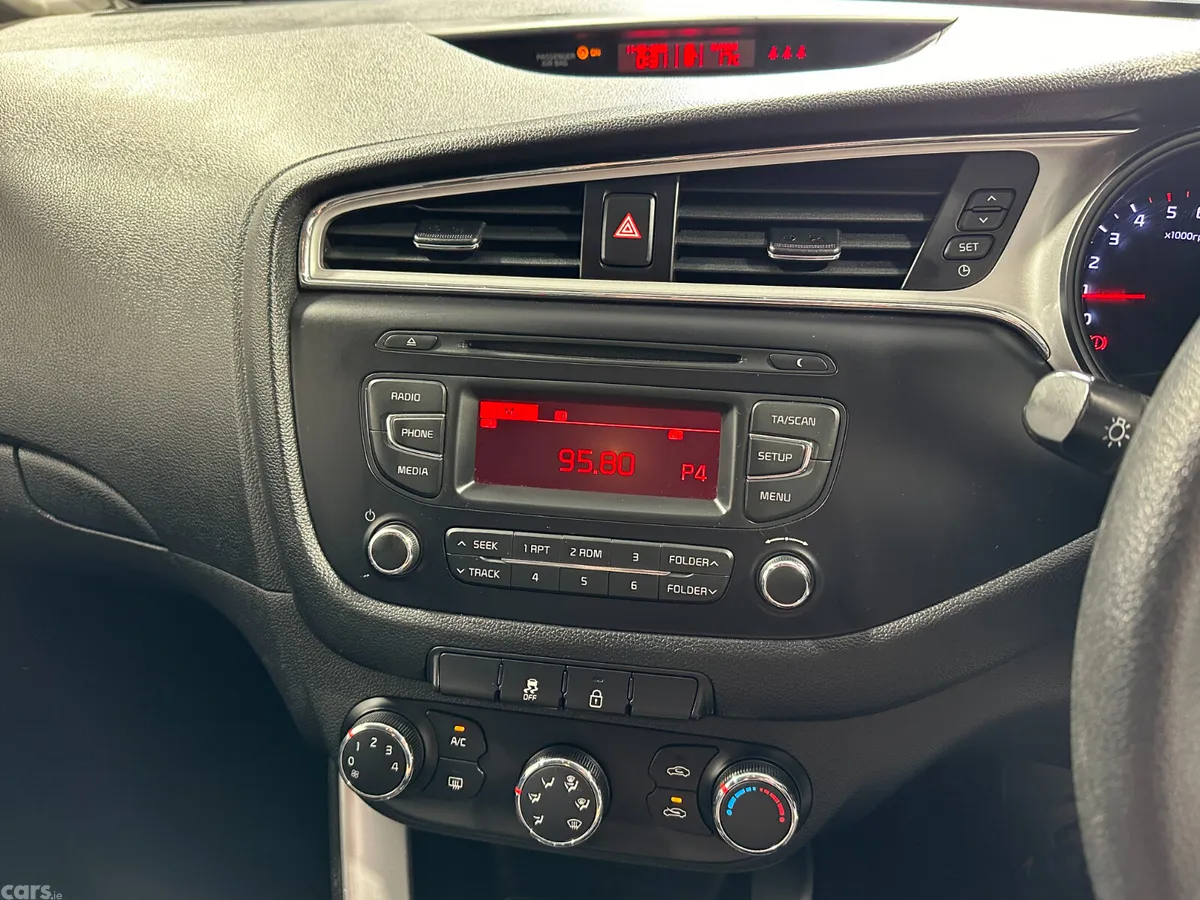Kia Ceed Hatchback, Diesel, 2016, Silver