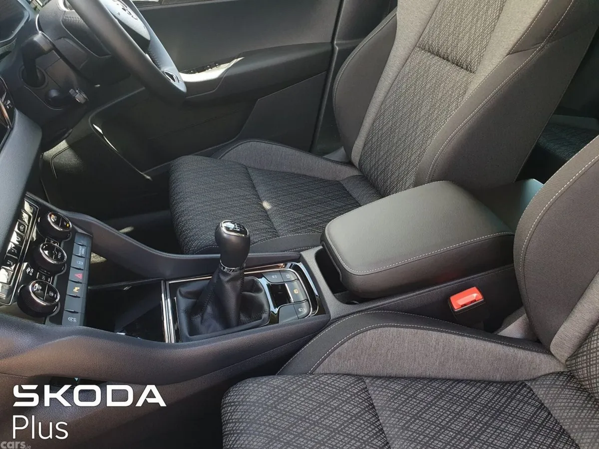 Skoda Karoq SUV, Petrol, 2024, Blue