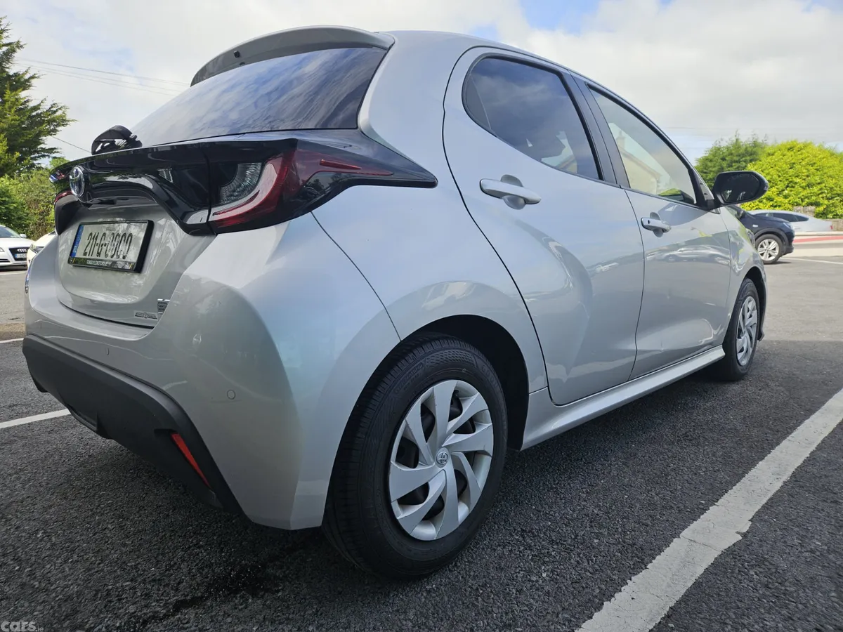 Toyota Yaris Hatchback, Petrol Hybrid, 2021, Silver